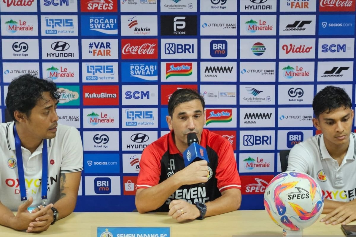 Pelatih Semen Padang Merasa Senang Usai Kemenangan di Markas Persija
