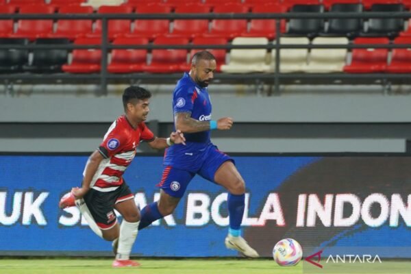 Arema FC Siap 200 Persen untuk Merebut Tiga Poin Melawan Persebaya Arema FC Siap 200 Persen untuk Merebut Tiga Poin Melawan Persebaya