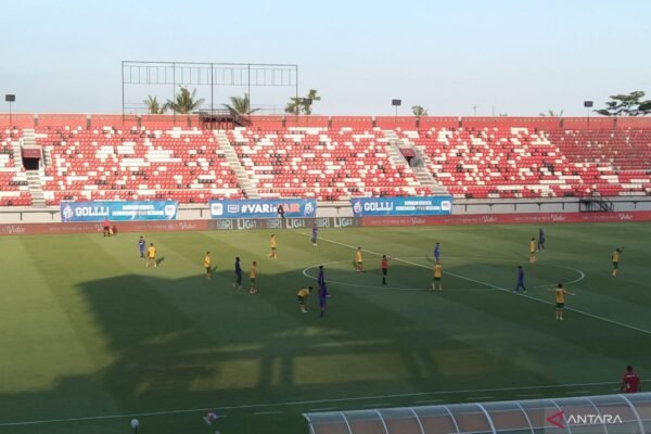 Bruno Perpanjang Rekor: Arema Masih Terpuruk Tanpa Kemenangan atas Persebaya Bruno Perpanjang Rekor: Arema Masih Terpuruk Tanpa Kemenangan atas Persebaya