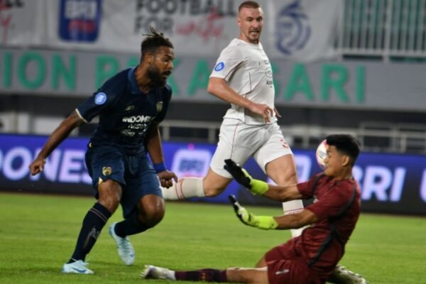 Persis Jauhkan Diri dari Zona Degradasi Setelah Kemenangan 1-0 atas Persita Persis Jauhkan Diri dari Zona Degradasi Setelah Kemenangan 1-0 atas Persita