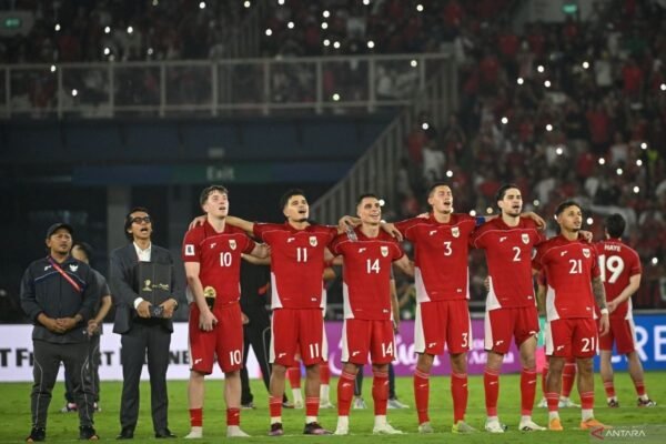 Berikut beberapa alternatif judul untuk topik tersebut:
1. “32 Pemain Diumumkan PSSI, Kunjungan Prabowo ke Thailand”
2. “PSSI Mengumumkan 32 Nama Pemain, Serta Lawatan Prabowo ke Thailand”
3. “Kualifikasi Pemain PSSI: 32 Nama Dipanggil, Prabowo Kunjungi Thailand”
4. “Pemanggilan 32 Pemain oleh PSSI dan Agenda Prabowo di Thailand”
5. “Prabowo Bertandang ke Thailand, Sementara PSSI Pilih 32 Pemain”
Silakan pilih atau sesuaikan sesuai kebutuhan! Berikut beberapa alternatif judul untuk topik tersebut:
1. "32 Pemain Diumumkan PSSI, Kunjungan Prabowo ke Thailand"
2. "PSSI Mengumumkan 32 Nama Pemain, Serta Lawatan Prabowo ke Thailand"
3. "Kualifikasi Pemain PSSI: 32 Nama Dipanggil, Prabowo Kunjungi Thailand"
4. "Pemanggilan 32 Pemain oleh PSSI dan Agenda Prabowo di Thailand"
5. "Prabowo Bertandang ke Thailand, Sementara PSSI Pilih 32 Pemain"
Silakan pilih atau sesuaikan sesuai kebutuhan!