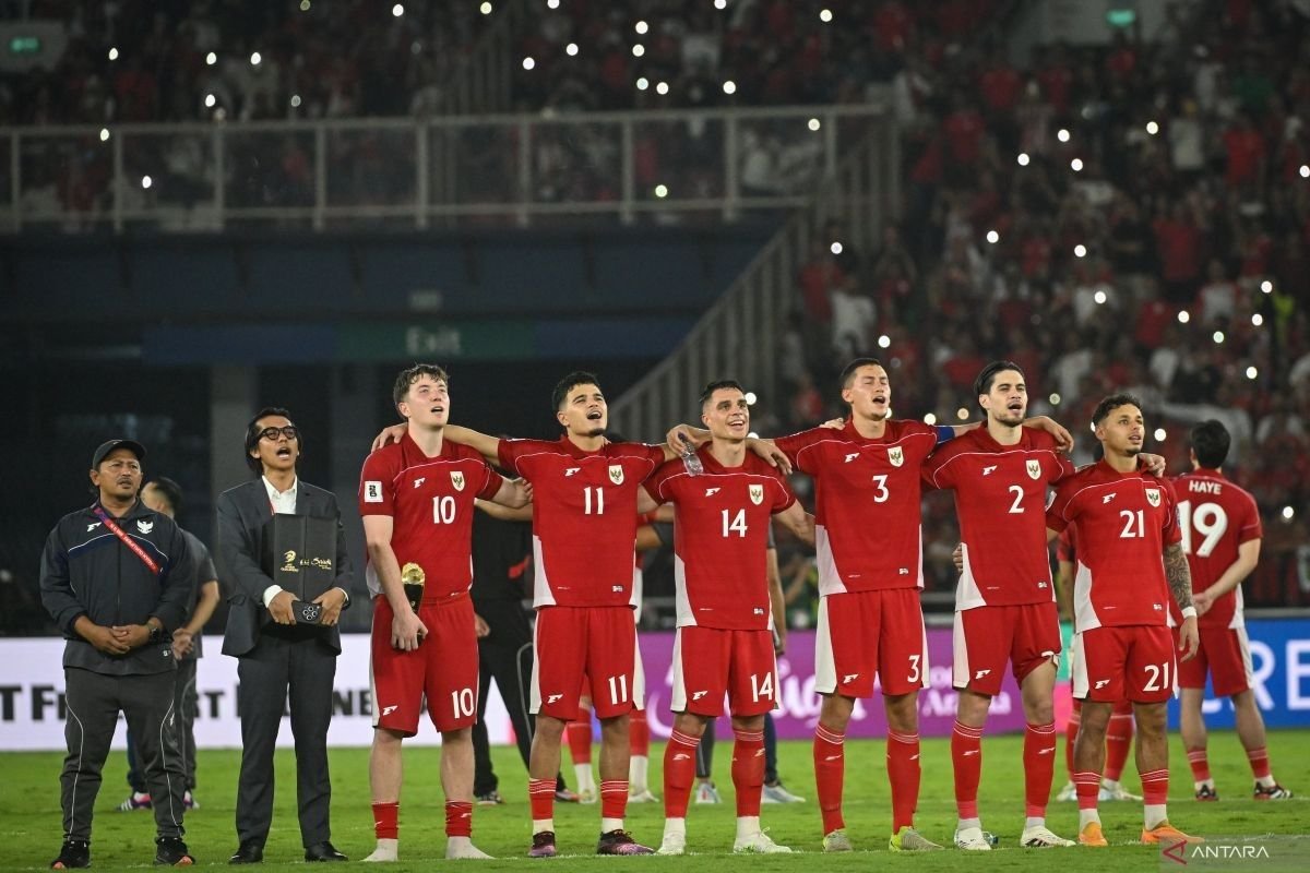 Berikut beberapa alternatif judul untuk topik tersebut:

1. "32 Pemain Diumumkan PSSI, Kunjungan Prabowo ke Thailand"
2. "PSSI Mengumumkan 32 Nama Pemain, Serta Lawatan Prabowo ke Thailand"
3. "Kualifikasi Pemain PSSI: 32 Nama Dipanggil, Prabowo Kunjungi Thailand"
4. "Pemanggilan 32 Pemain oleh PSSI dan Agenda Prabowo di Thailand"
5. "Prabowo Bertandang ke Thailand, Sementara PSSI Pilih 32 Pemain"

Silakan pilih atau sesuaikan sesuai kebutuhan!