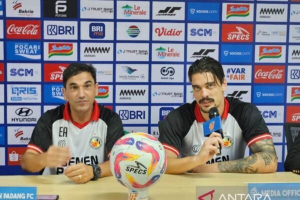Taktenya Carlos Almeida Ringankan Beban Para Pemain Semen Padang Taktenya Carlos Almeida Ringankan Beban Para Pemain Semen Padang