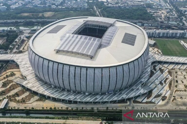 Here are some alternative titles for "Inilah 18 kandang peserta BRI Super League 2025/2026":

1. "Daftar 18 Stadion Peserta BRI Super League 2025/2026"
2. "18 Kandang Tim dalam BRI Super League 2025/2026"
3. "Gali Lebih Dalam: 18 Kandang Peserta BRI Super League 2025/2026"
4. "Mengenal 18 Venue Liga BRI Super 2025/2026"
5. "Stadion yang Diperebutkan: 18 Kandang BRI Super League 2025/2026"
6. "Peta Kandang: 18 Team Liga BRI 2025/2026"
7. "Berbagi Arena: 18 Kandang Peserta BRI Super League 2025/2026"
8. "Rincian 18 Kandang Tim BRI Super League 2025/2026"
9. "Sorotan: 18 Stadion Peserta BRI Super League 2025/2026"
10. "18 Arena Pertandingan BRI Super League 2025/2026"

Feel free to choose any of these alternatives or mix and match ideas!