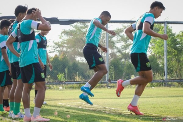 Analisis Pertandingan PSM vs Persebaya di BRI Super League: Prediksi dan Strategi